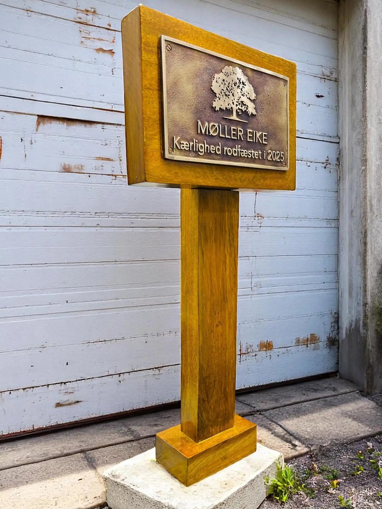 Personalized Bronze plaques - Fully customized nameplates for outdoors and indoors