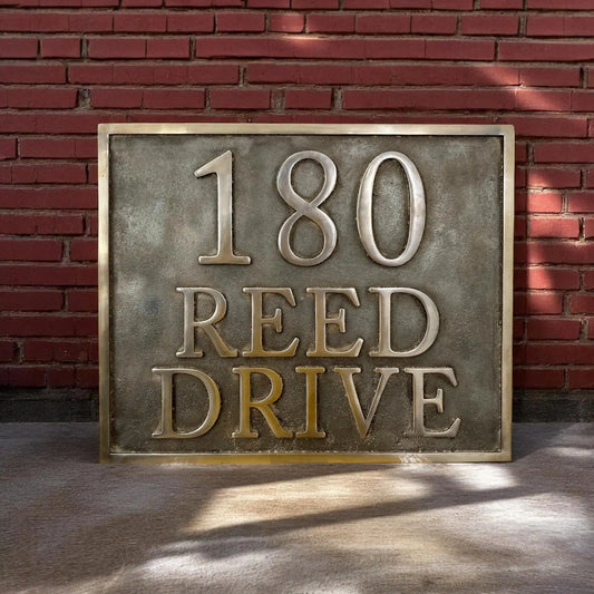 Personalized memorial plaque in cast bronze 