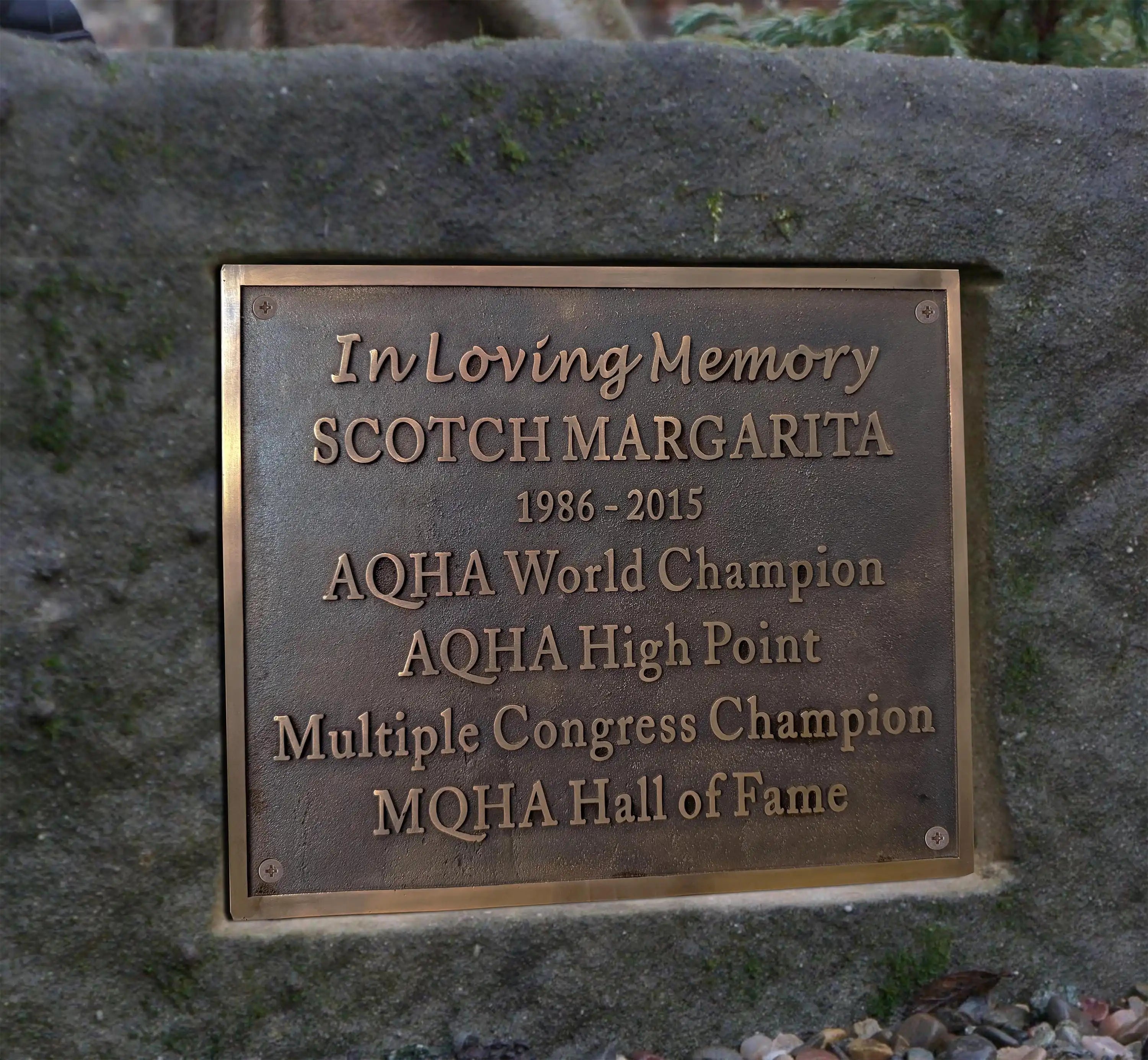 Personalized memorial plaque in cast bronze 