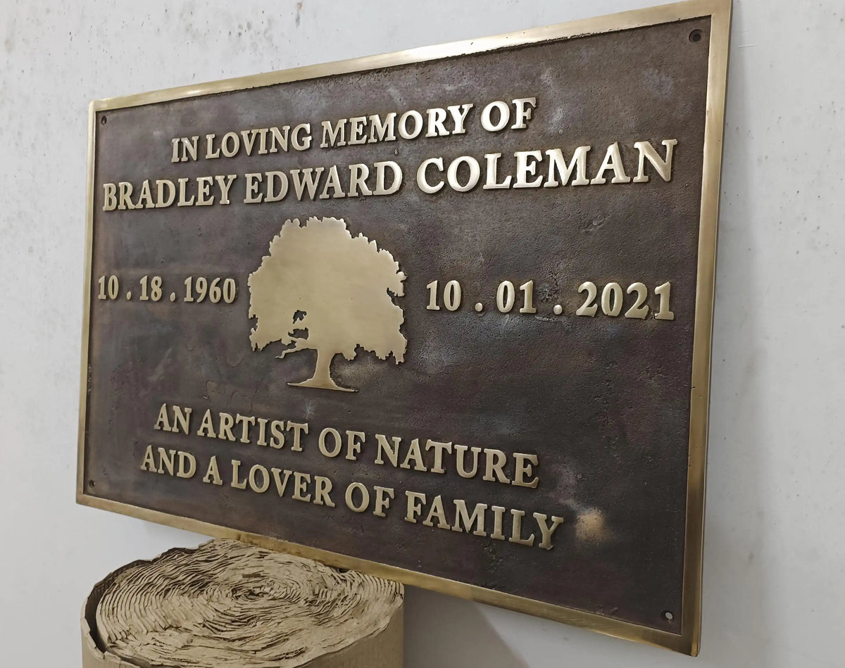 Personalized memorial plaque in cast bronze 